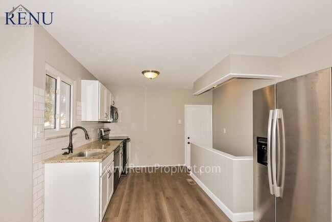 Foto del edificio - Available Now!