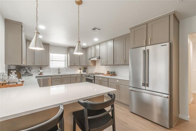 Foto del edificio - 12824 Cedar Springs Rd