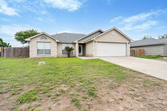 Building Photo - 119 Encino Dr