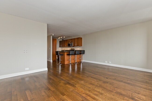 Foto del edificio - 655 W Irving Park Rd