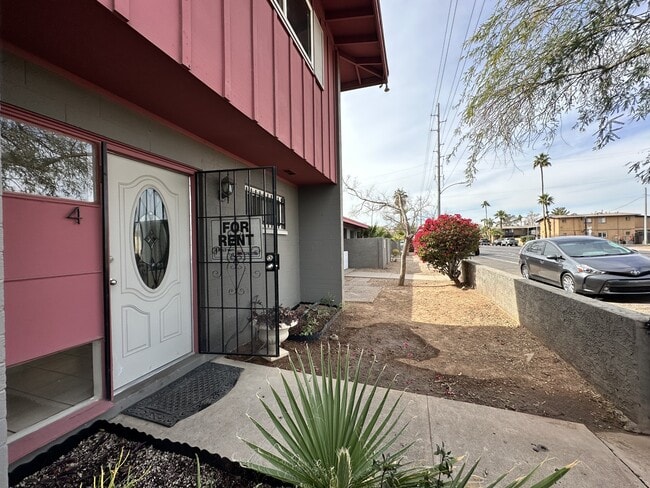 Interior Photo - 2901 East Roosevelt Street