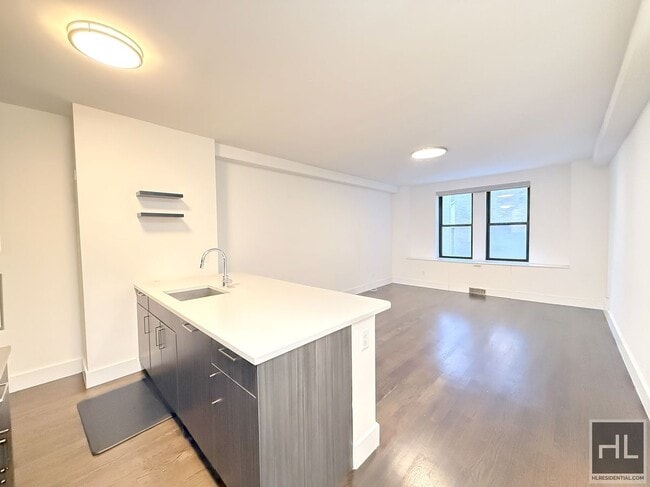 Building Photo - RENT STABILIZED | 2 BED 2BATH | 1036 SQFT | WEST END AVENUE
