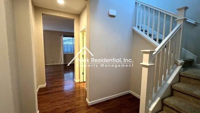 Building Photo - Updated Fair Oaks 3bd/2.5ba Home with 2 Ca...