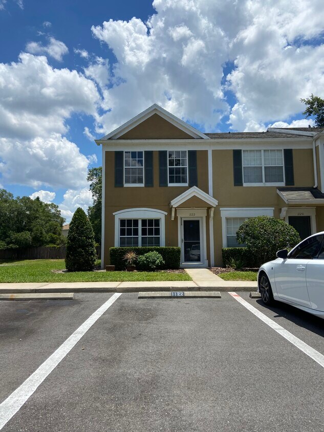 1122 Kennewick Ct, Zephyrhills, FL 33543 Townhome Rentals in
