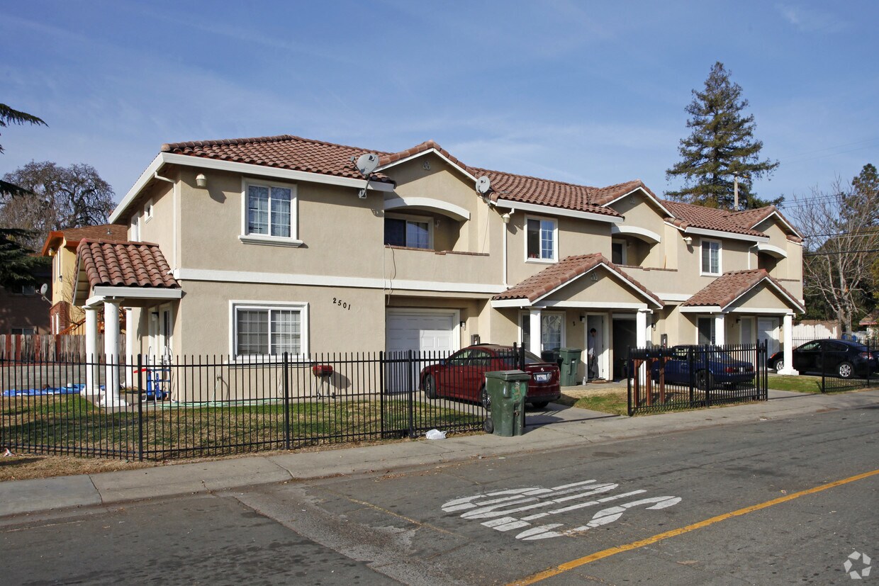 Foto principal - 2501 Hawthorne St