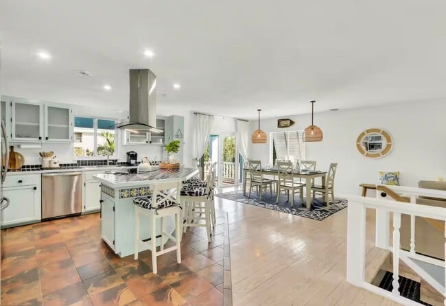 Building Photo - 37 Blue Water Dr