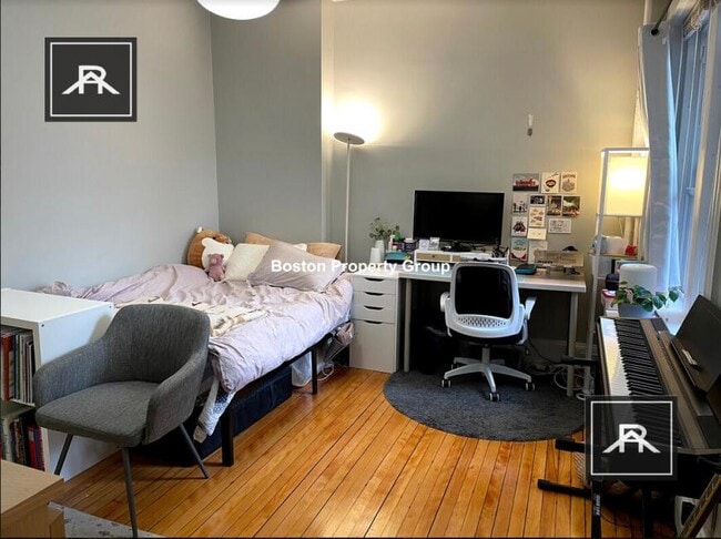 Foto del edificio - 4 bedroom in Brookline MA 02446