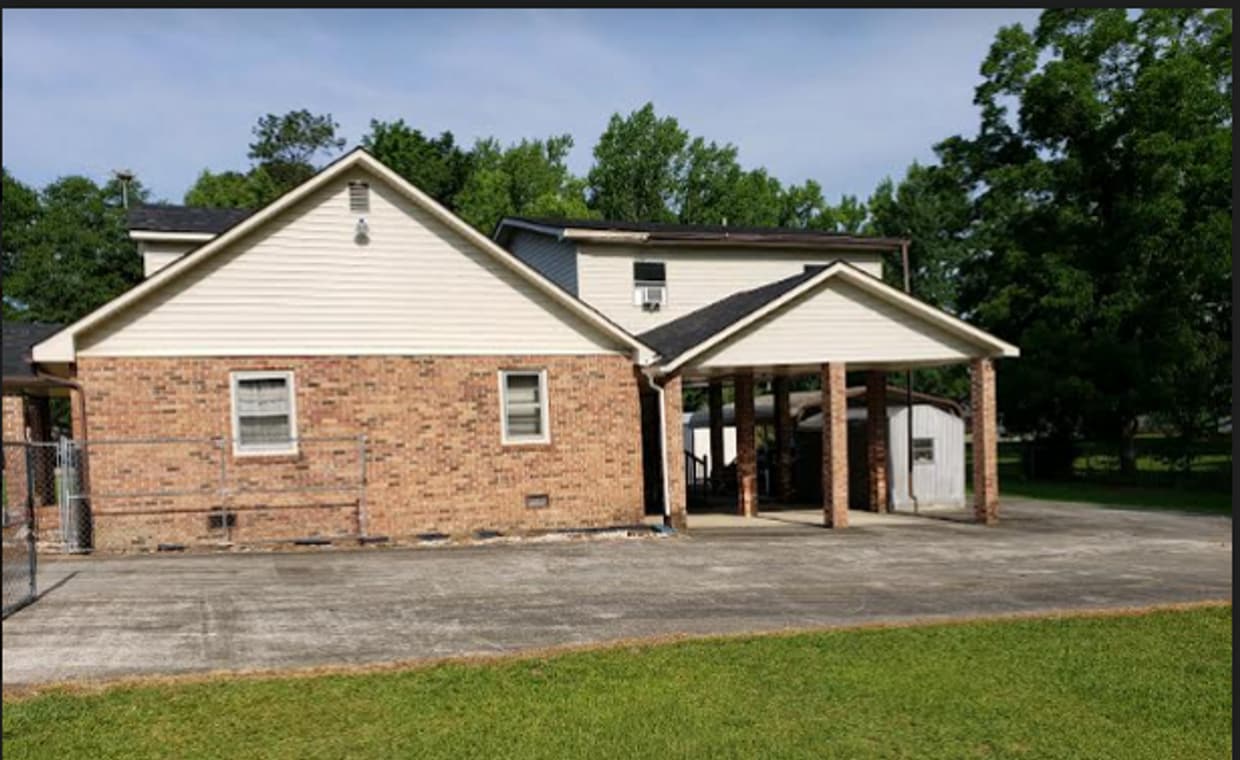 Primary Photo - Upstairs 2bed/1bath Apartment