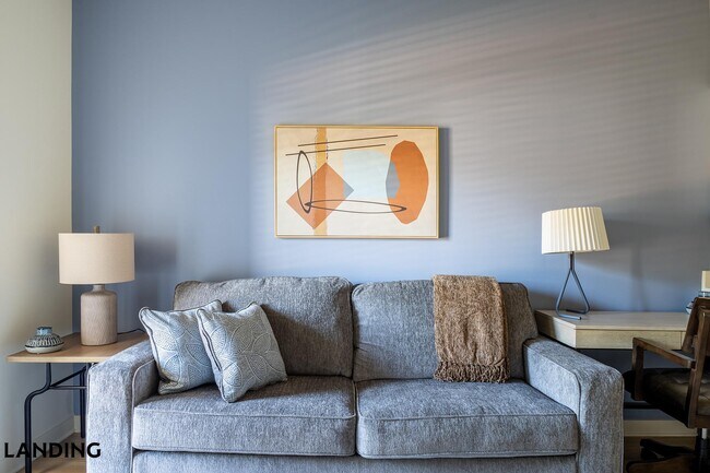 Foto del edificio - 6225 Mobile Hwy