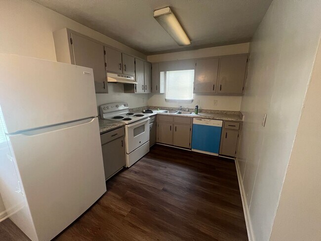 Foto del edificio - Two bedroom duplex on Eastside