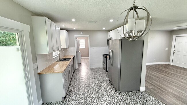 Foto del edificio - 542 SW Duxbury Ave