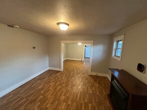 Building Photo - 1136 Moorland Ave