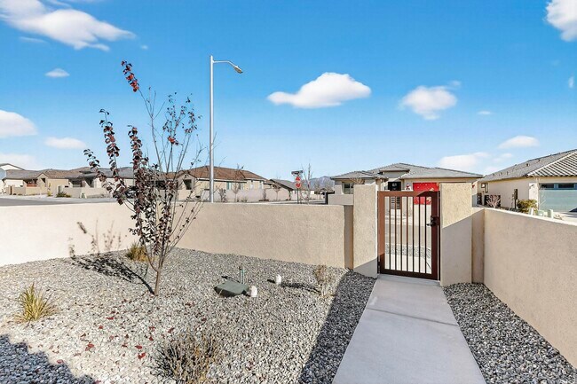 Foto del edificio - 8345 Salinger Wy NW