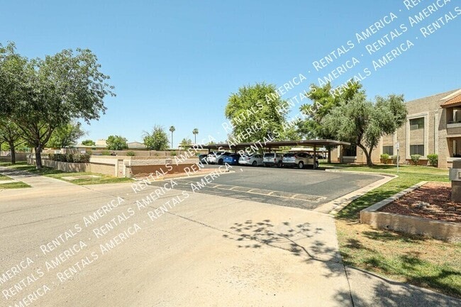 Building Photo - 2146 W Isabella Ave