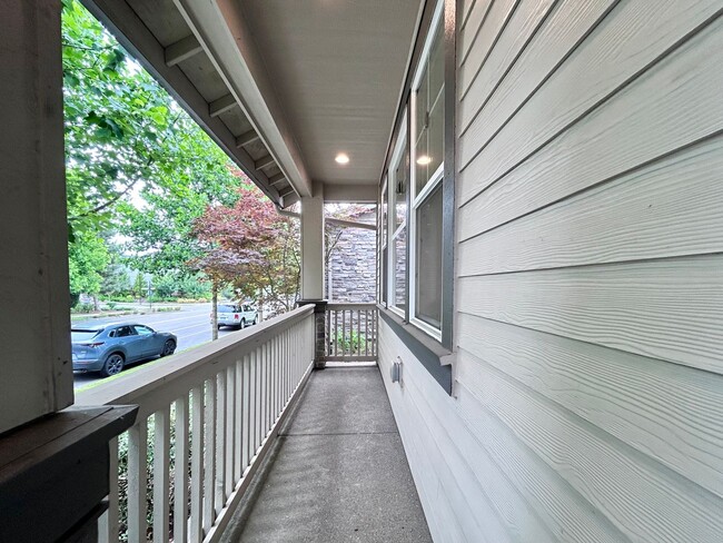Building Photo - Incredibly Large 4 Bed 2.5 Bath Charmer!