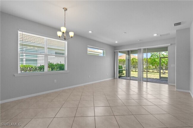 Foto del edificio - 3041 Royal Gardens Ave