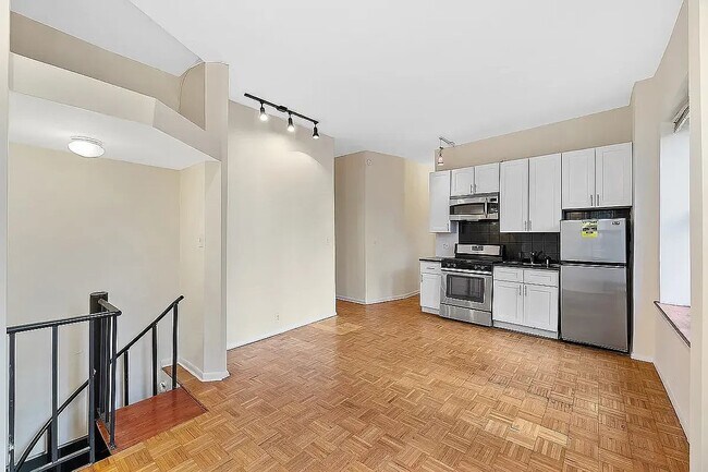 Foto del edificio - 619 E 5th St