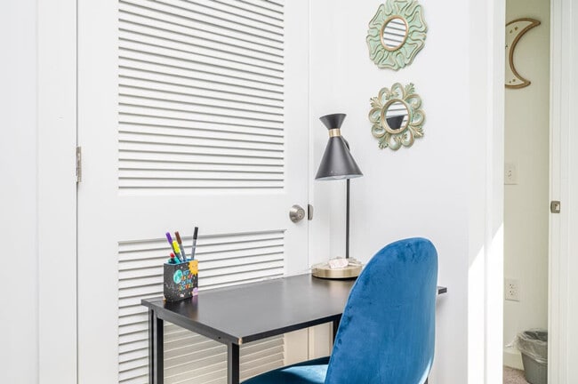 Building Photo - 542 Boulevard NE