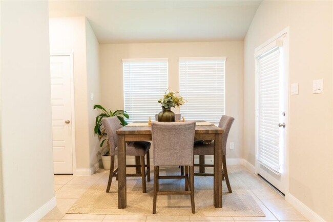 Foto del edificio - 4406 Upland Stream Ln
