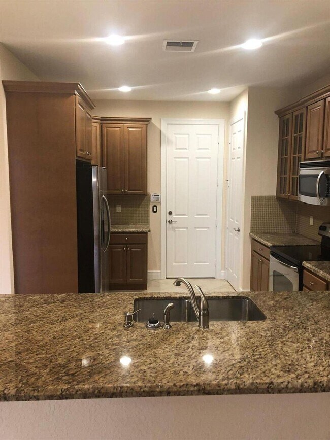 Building Photo - 4620 Cadiz Cir