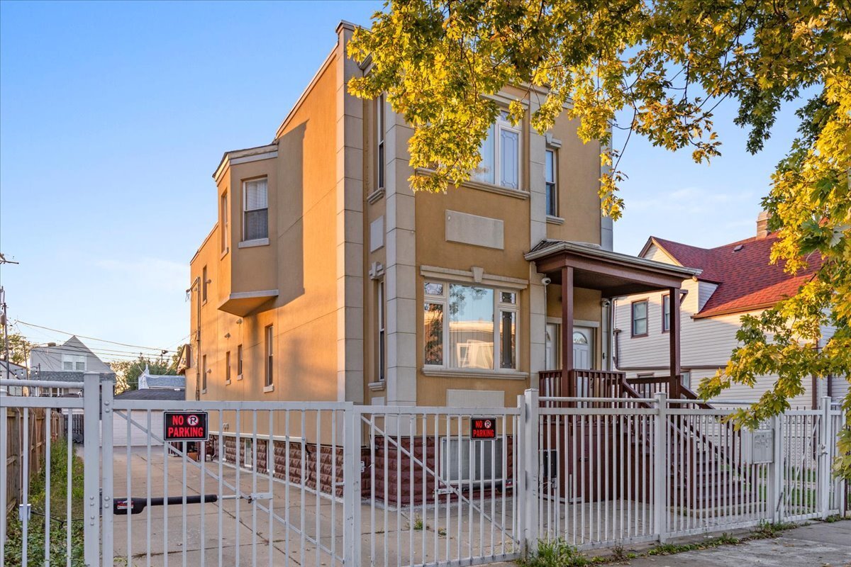 Foto principal - 2028 N Hamlin Ave