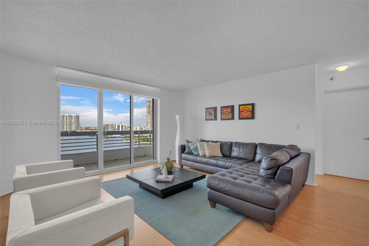 Primary Photo - 3600 Mystic Pointe Dr