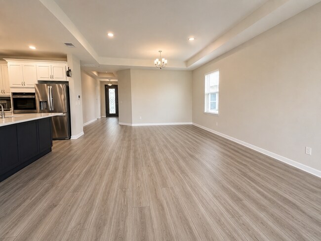 Foto del edificio - "Experience Tranquil Living: Stunning 3-Bed Lake View Home in Lakewood Ranch!"