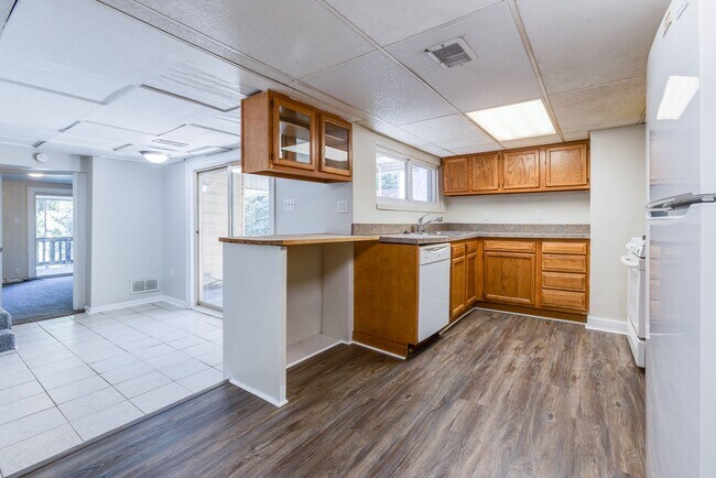 Building Photo - Available July- 3 Bedroom Home w/ Deck & Central a/c !