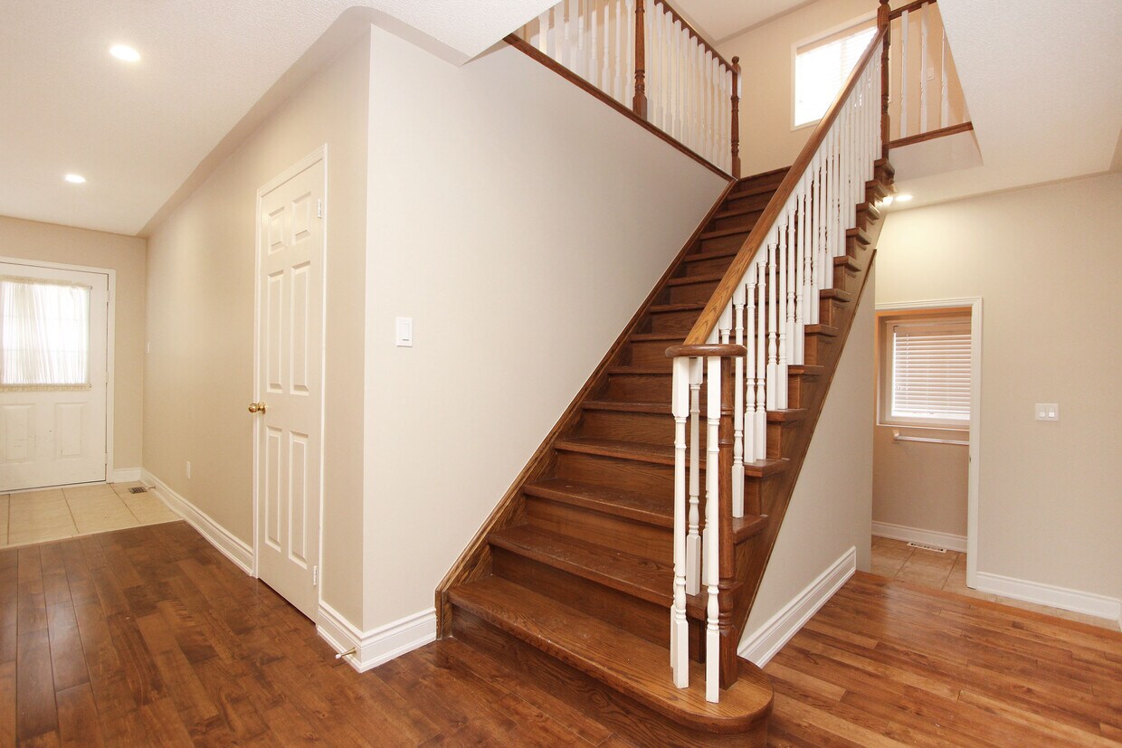 Photo principale - 15 Robert Attersley Dr W