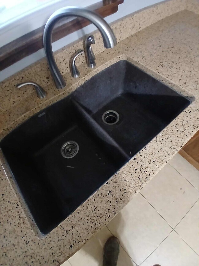 Foto del edificio - 1159 S Main St