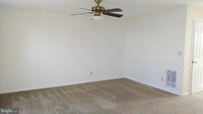 Building Photo - 120 Copperfield Ln