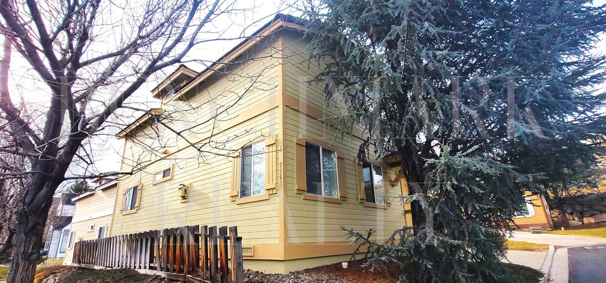 Foto principal - Beautiful 3 Bedroom 2 bathroom House Next ...