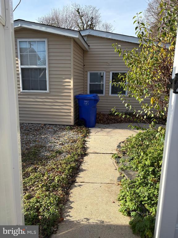 Foto del edificio - 7330 Sycamore Ave