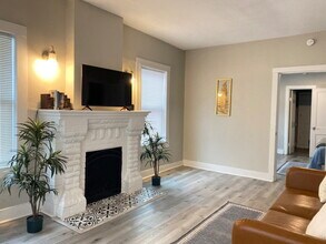 Building Photo - 1905 Hayes St