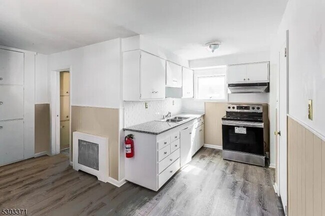 Building Photo - 26 Schooleys Mountain Rd