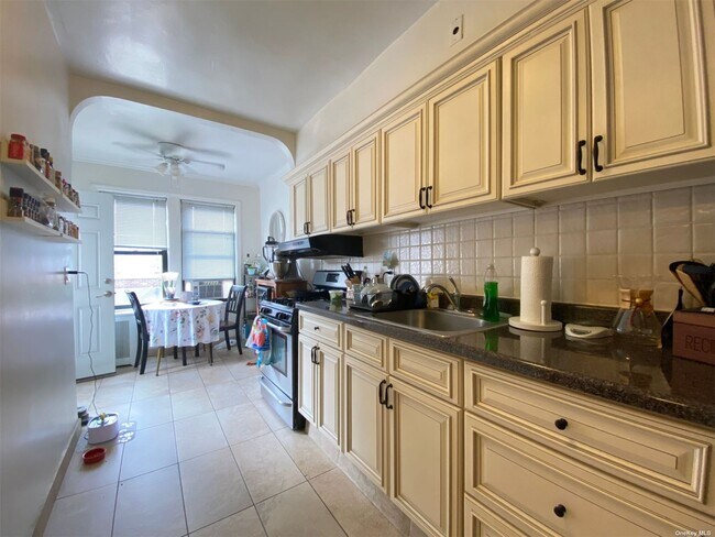 Foto del edificio - 32-44-44 43rd St