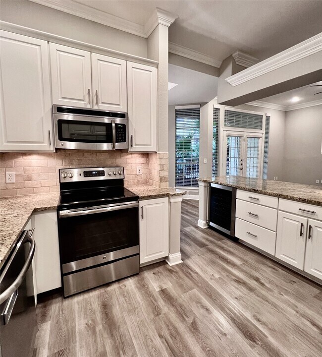 Building Photo - 5353 Memorial Dr
