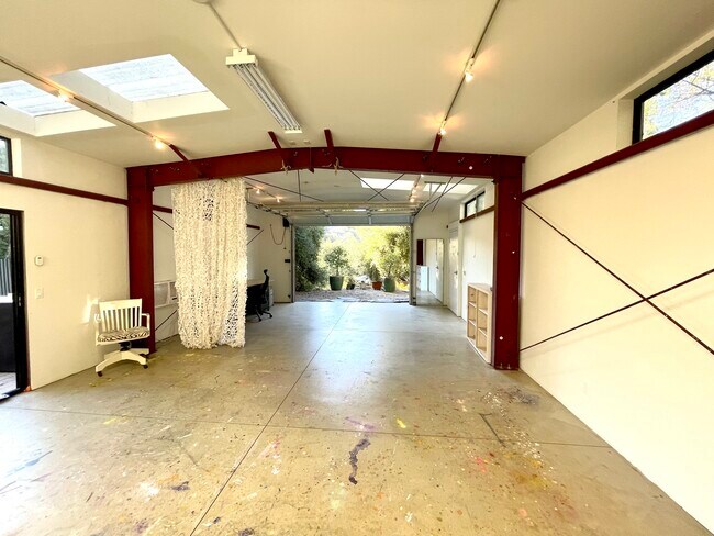 Building Photo - 21914 Entrada Rd