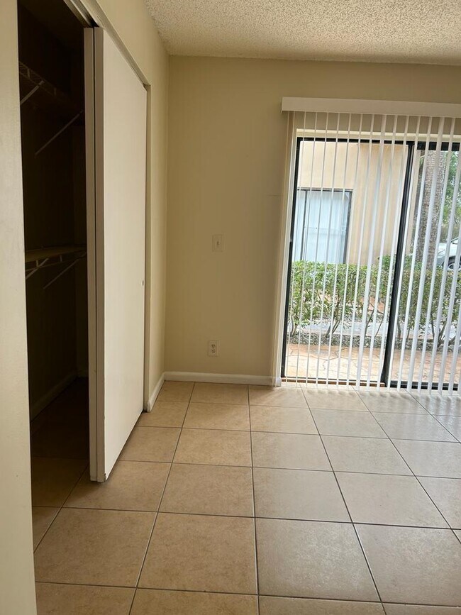 Building Photo - 10918 Royal Palm Blvd
