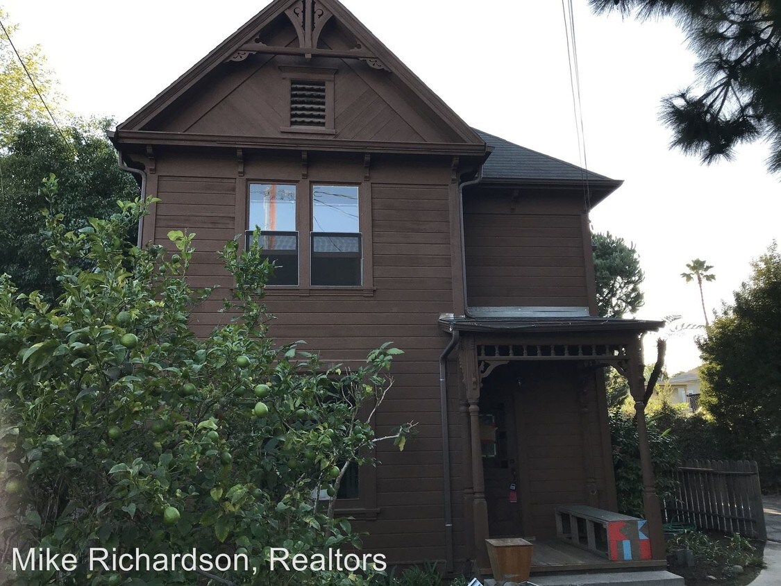 Primary Photo - 1417 Bath St