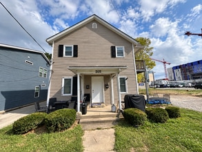 Building Photo - 205 Waller Ave