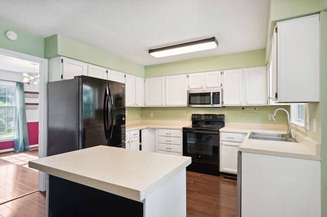 Building Photo - One-of-a-Kind 3 Bedroom, 3 Bathroom Home i...