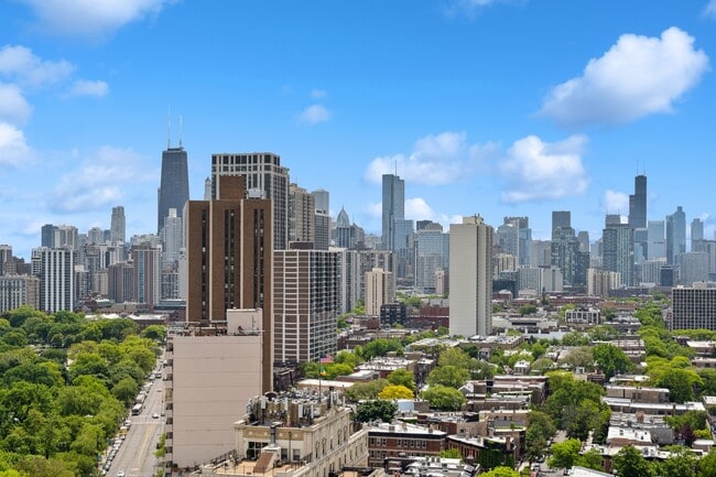 Building Photo - 2020 N Lincoln Park W