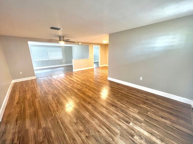 Foto del edificio - Charming 2BD/2BTH Updated Home in Port Richey