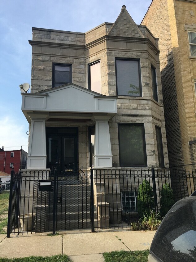 Foto principal - 3252 W Crystal St