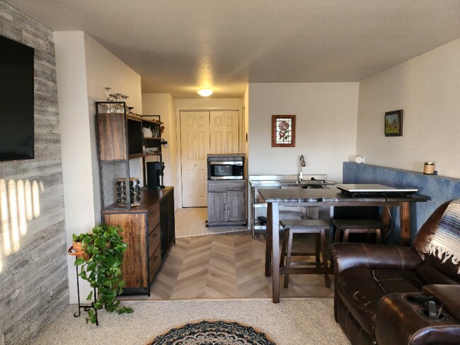 Building Photo - 422 1/2 Prospectors Point