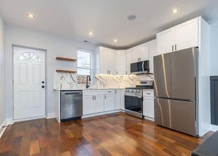 Building Photo - 9026 W Avalon Dr