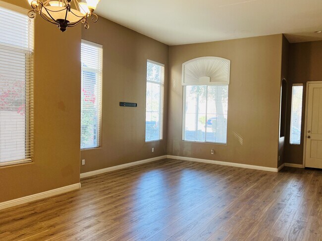 Foto del edificio - 1177 W Laredo Ave