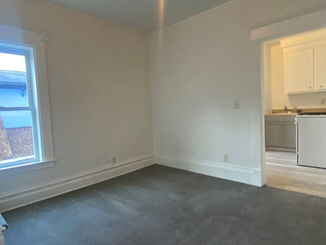 Foto del edificio - 1587 Plainfield Ave NE