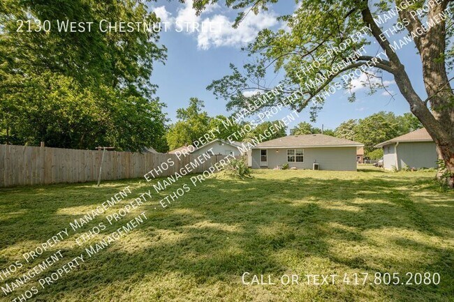 Building Photo - Spacious 3 Bedroom/1 Bath Home